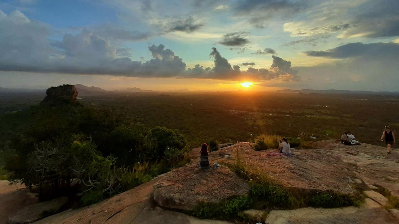 Hotel Sigiriya Rock Gate Tree House Esterno foto